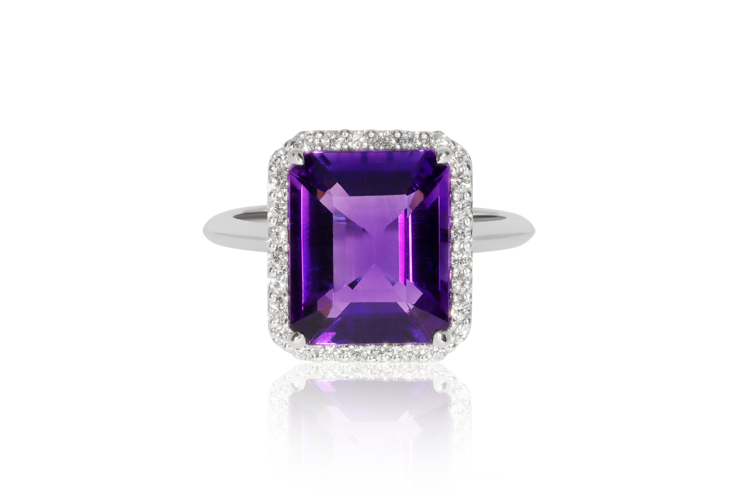 18ct White Gold and Amethyst Ring