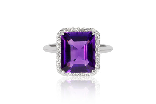 18ct White Gold and Amethyst Ring